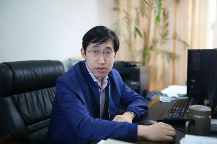 2003年于吉林大学机械制造及自动化专业获博士学位.